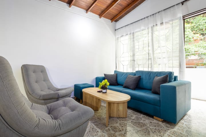 Casa Amplia Con Parking Cerca Laureles - Belén. - 메데인