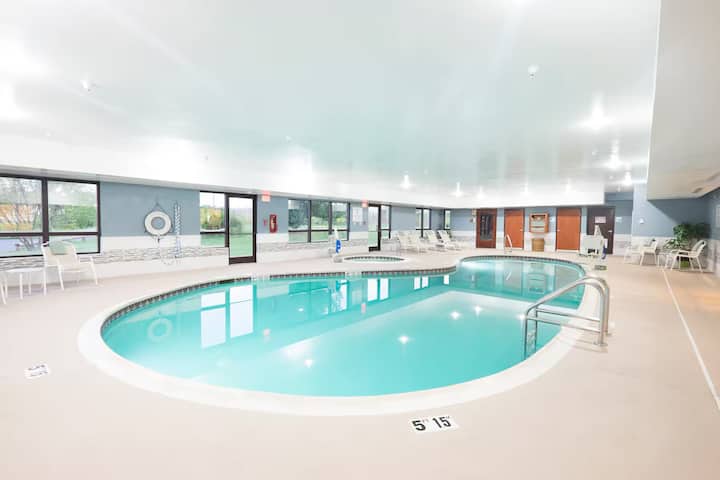 King Room | Wingate Waynesboro | Free Parking - Waynesboro, VA
