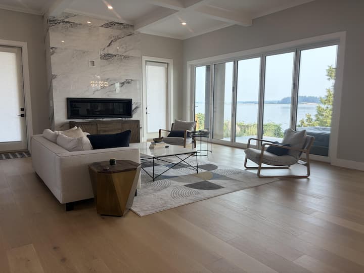 New New New: Lochside D'amour - Sidney