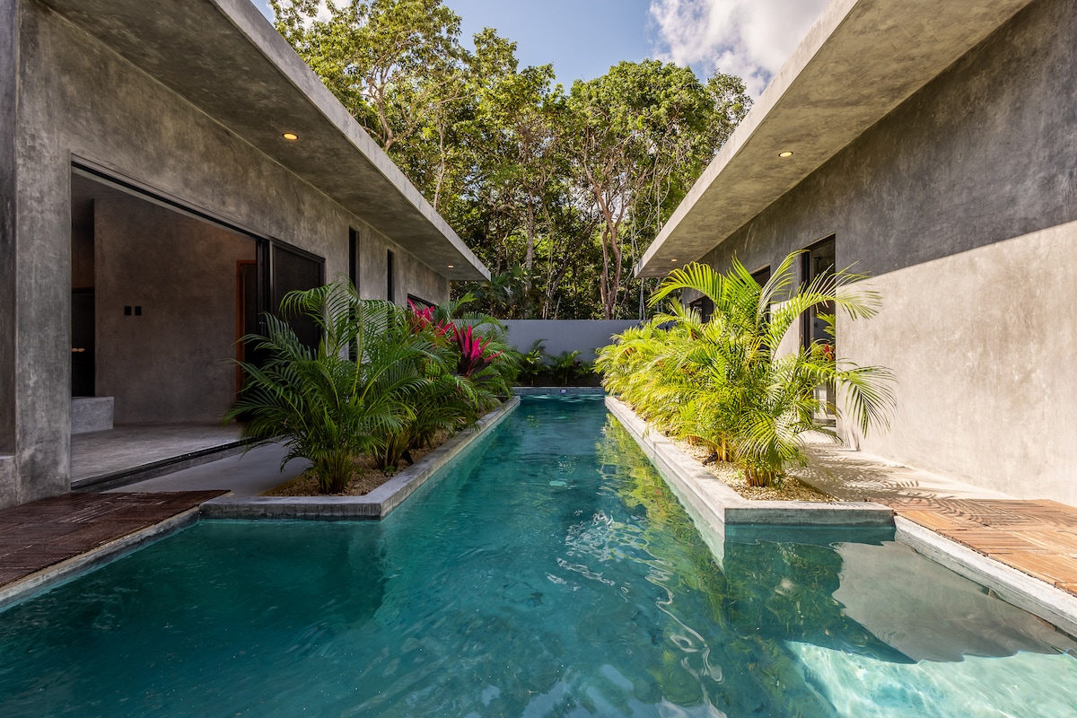 Casa Santo · Private · Swim-up suites · Concierge with private bathtub in Tulum