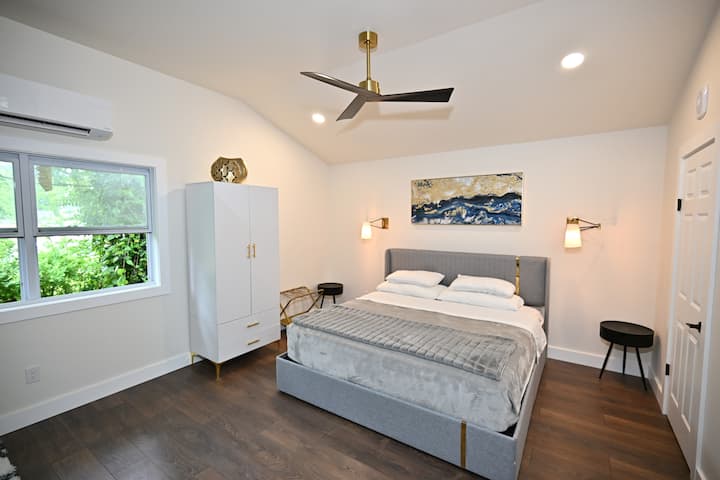Luxury Studio Retreat | Full Kitchen + Pvt Parking - Nashville, TN
