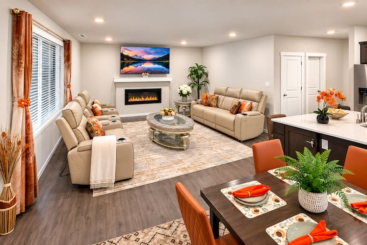Vibrant Villa: With Br Full Bath On Main Floor - Everett, WA
