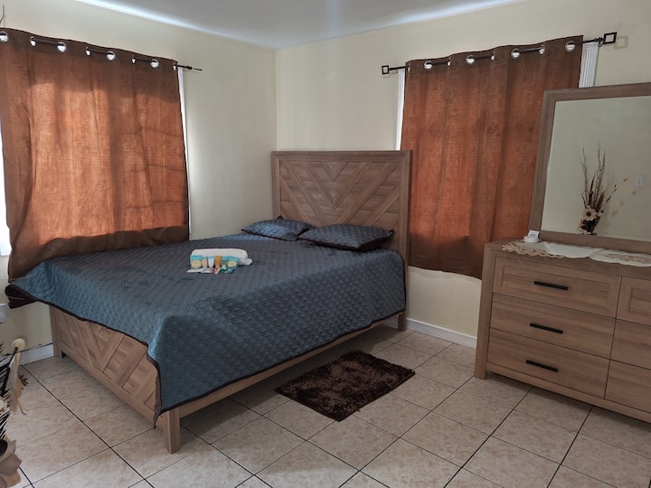1 Bedroom House, 12 Miles From Lax - South Gate, CA