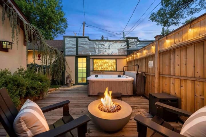 Downtown Flagstaff Retreat | Hot Tub | Sleeps 16 - Flagstaff, AZ