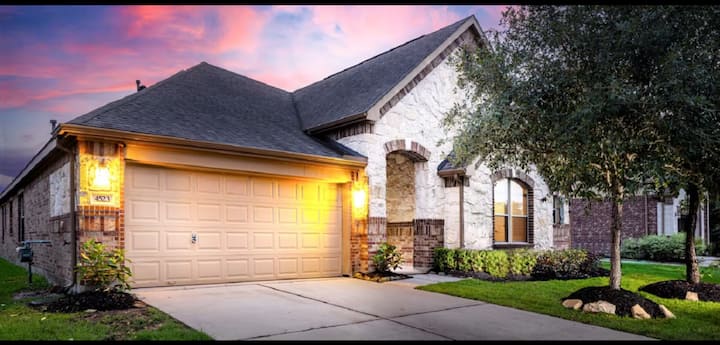 Spacious Executive Retreat Near Iah - Humble, TX