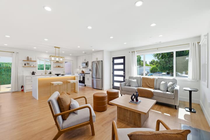 Newly Renovated Luxury Home Near Stanford & Techs - Palo Alto, CA