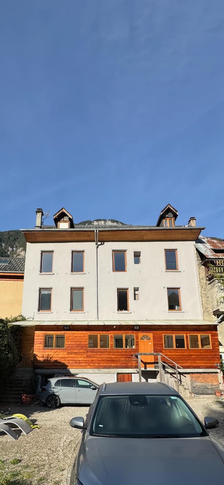 Basecamp 3 For Biking & Skiing Adventures - Le Bourg-d'Oisans
