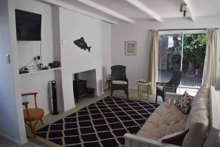 Cozy Guest Cottage - Gansbaai
