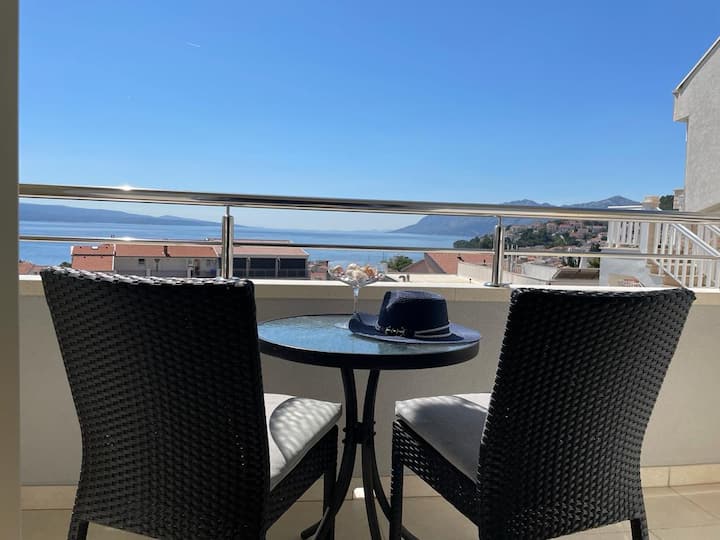 ŽUti Studio Apartman 2+1 S Pogledom Na More - Brela