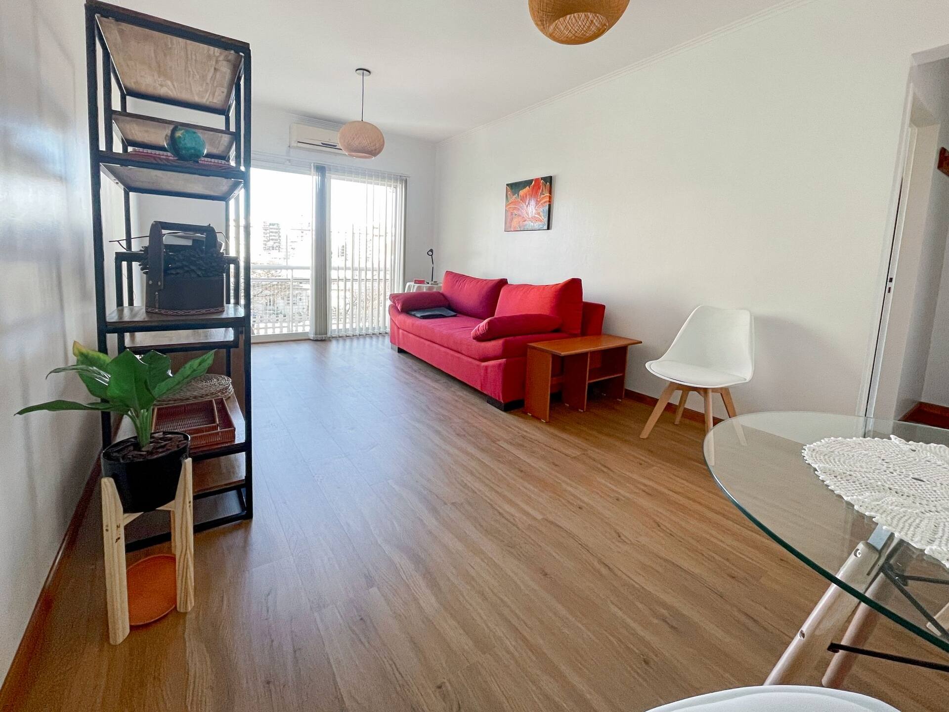 Departamento amoblado con balcón