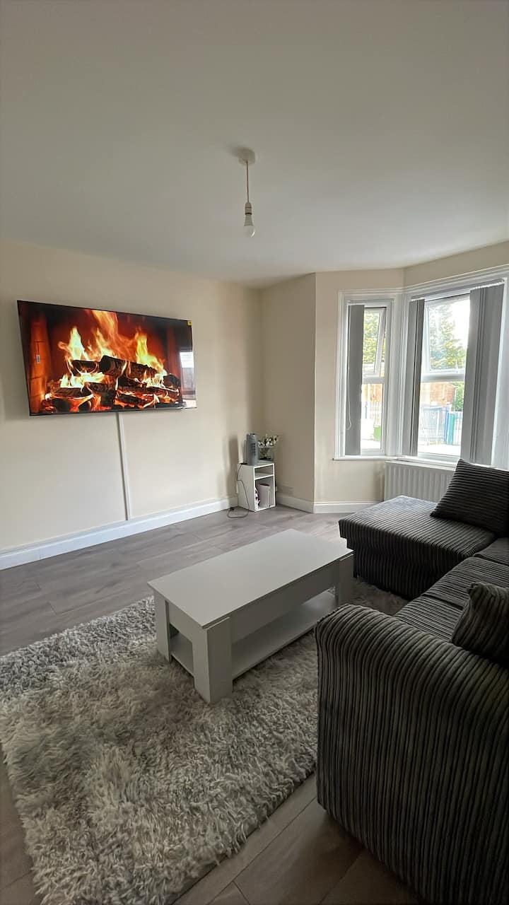 Modern Flat | King-size Bed - High Wycombe