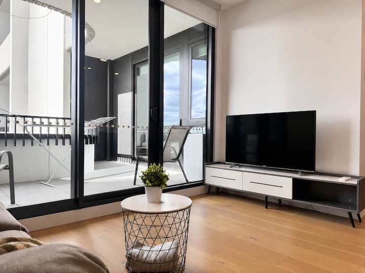 Modern Burwood 2br Apartment | Free Parking - Box Hill