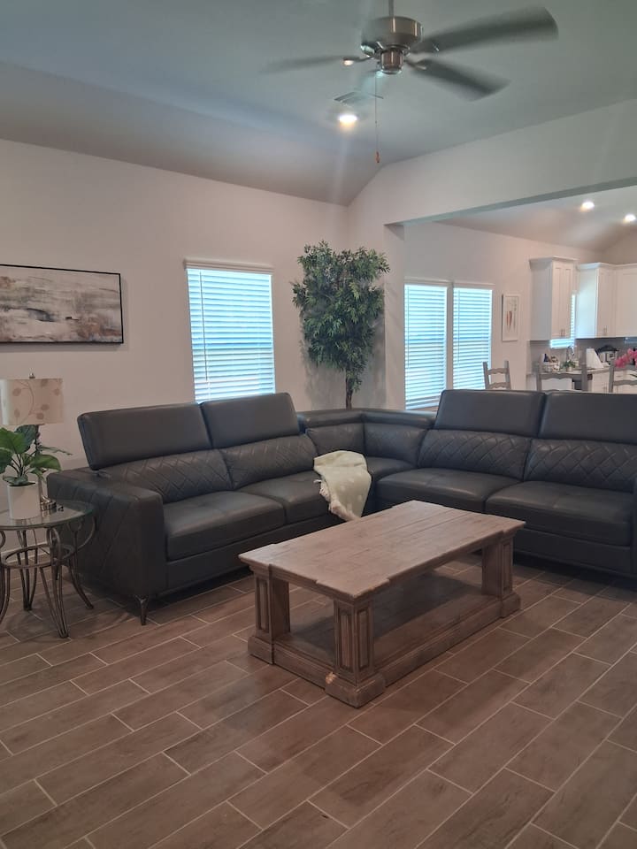 Airport Stay | Private Room In New 4br Home - Humble, TX
