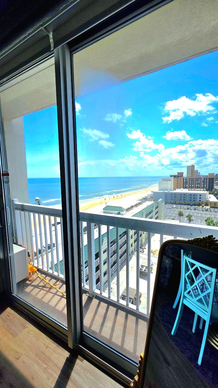 Panoramicocean&city Views/luxury High-rise Retreat - Daytona Beach