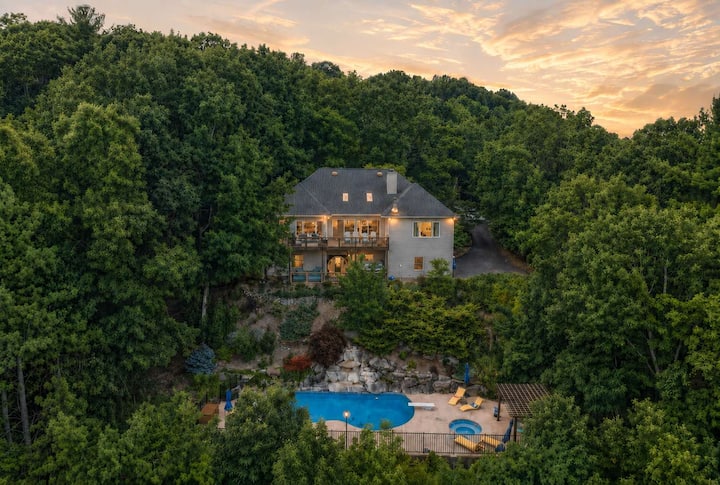 6br Mountain Getaway  Pool  Hot Tub  Game Room - Black Mountain, NC