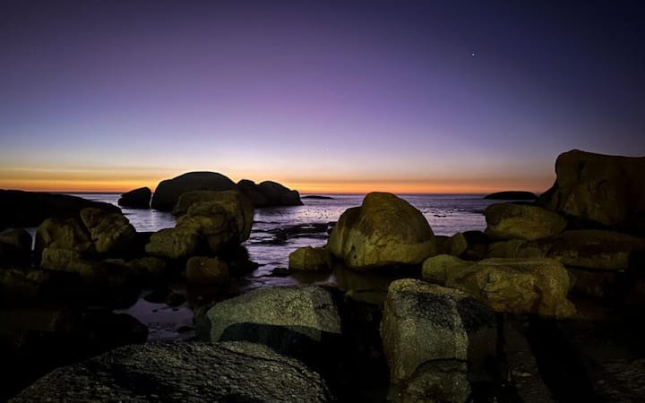 Steps From Bakoven Beach | Sunset, Sea & Style - キャンプス・ベイ