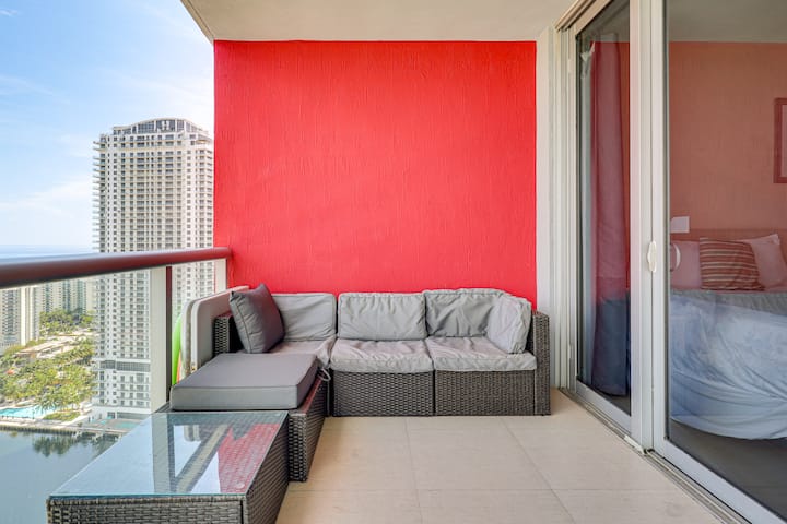 High-rise Ocean View, Pool Access! Beachwalk Condo - The Bahamas