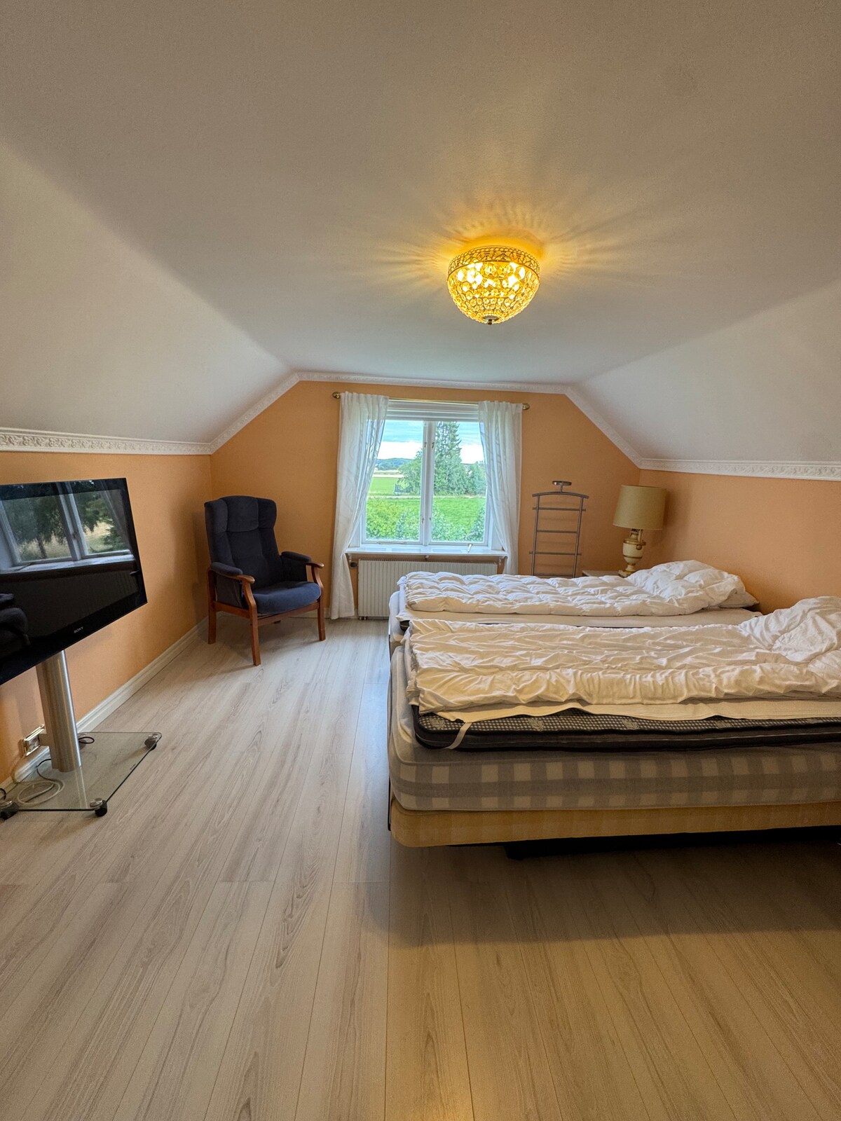 საძინებელი 1