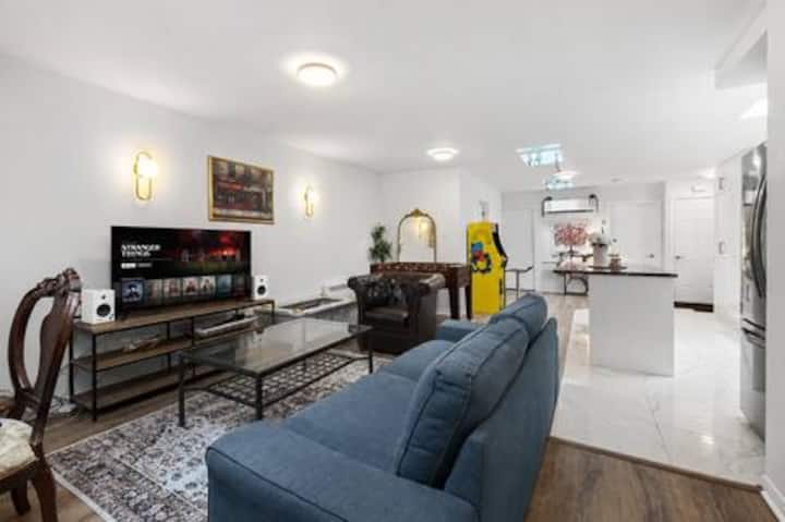 Stylish 4 Br Heart Of The Plateau | Games &Terrace - Laval