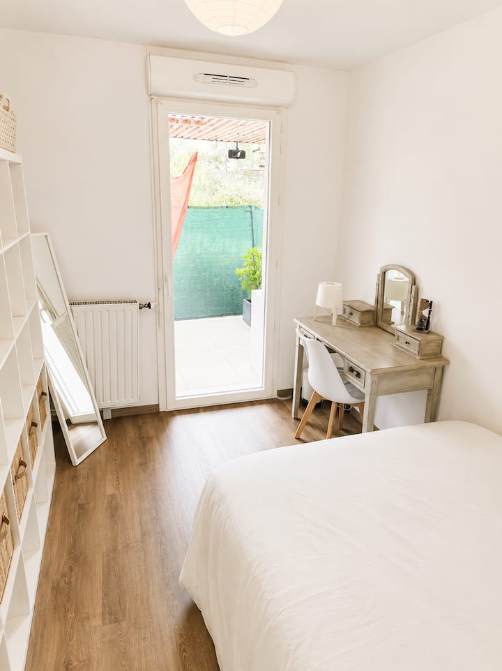 Chambre Privée Avec Terrasse Et Jacuzzi - Bdx Lac - Bordeaux
