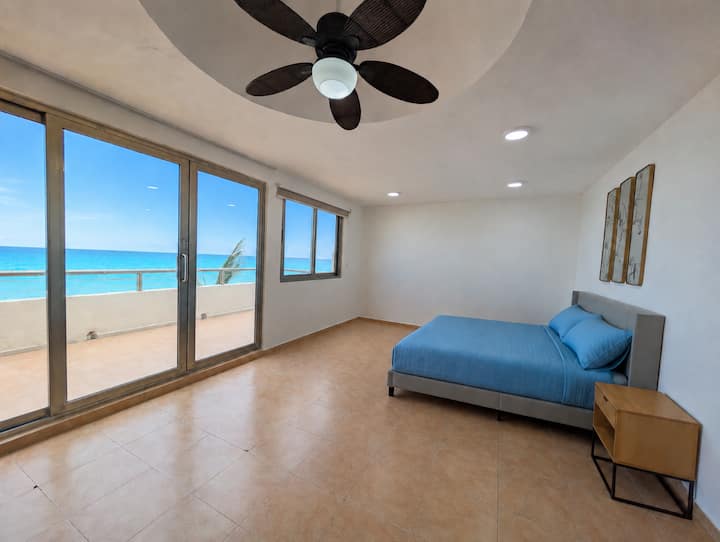 Oceanfront 6 Br Private Beach Entrance Villa - Cancún
