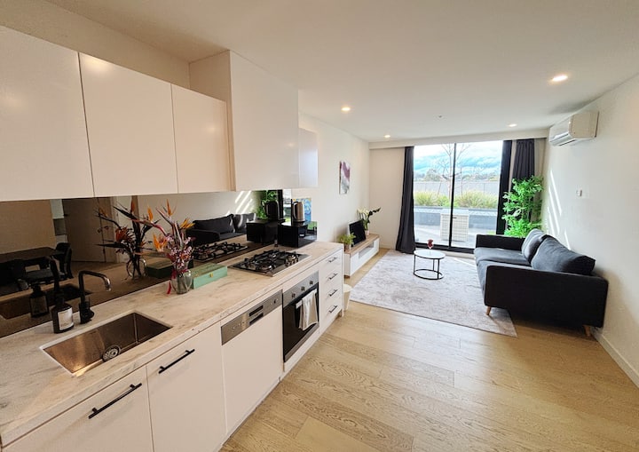 Spacious 2b2b At M-city | Balcony +Parking - Dandenong