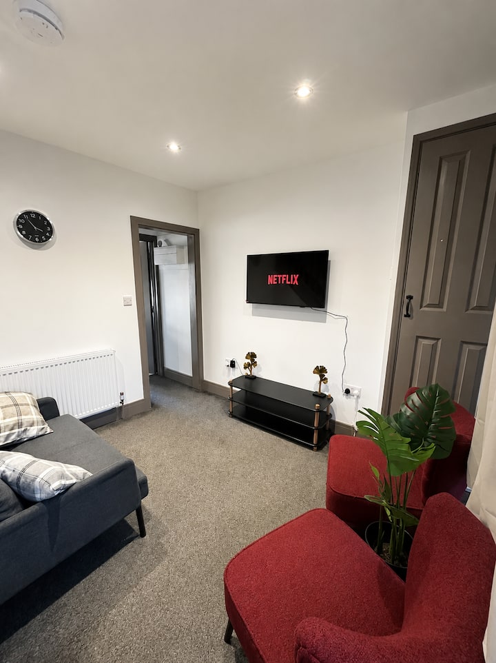4 Bed House Gillingham, Weekly & Monthly Discounts - Chatham