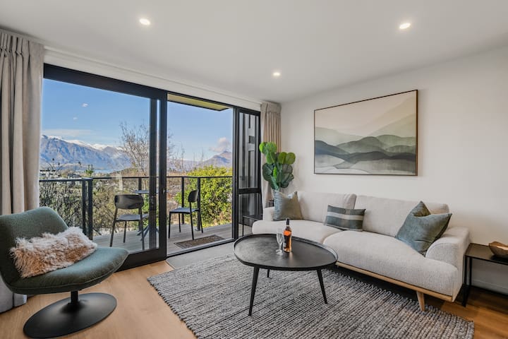 Townside Retreat | Twilight - Queenstown