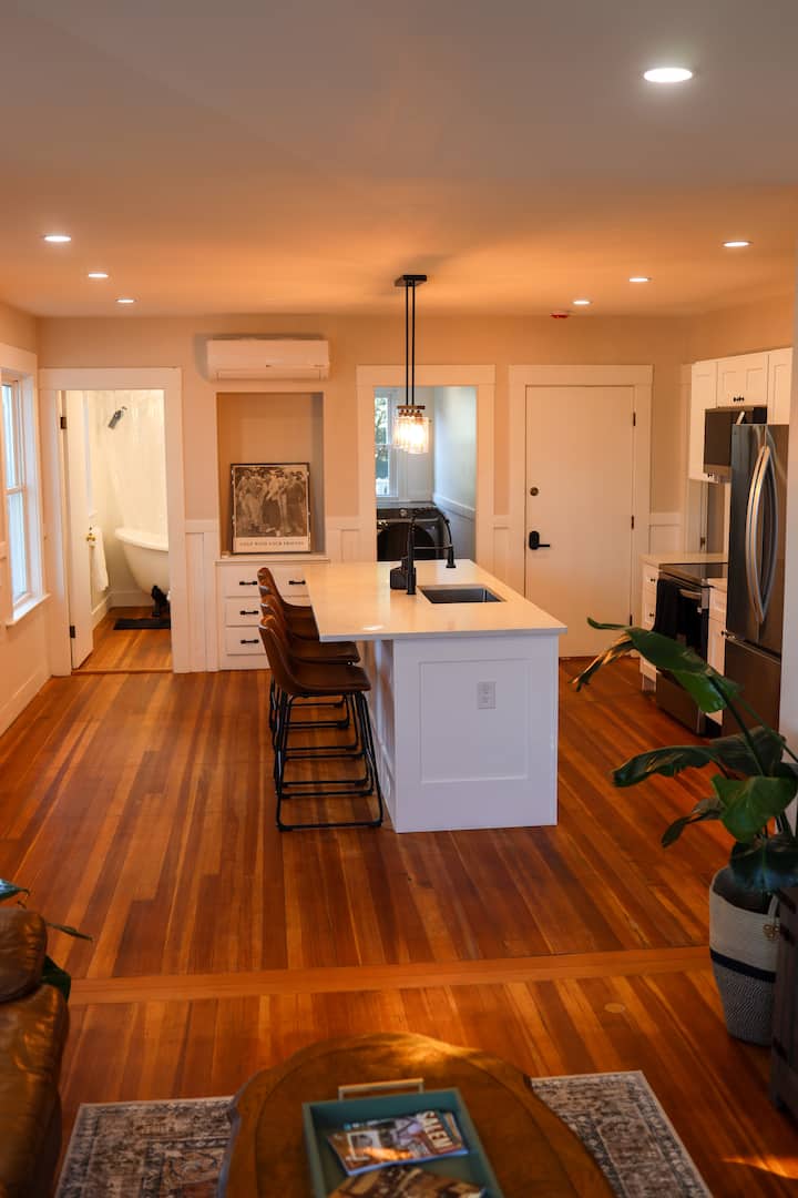 Salem Apartment - Marblehead, MA
