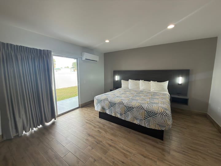 Englewood Inn & Suites - Englewood, FL