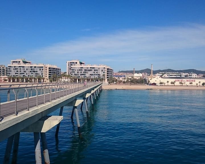 Big Nice Room Steps From Beach And Metro - Badalona