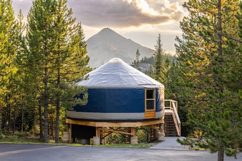 Popular Airbnb listing: Beehive Basin Yurt: Stunning Mountain Views in Big Sky