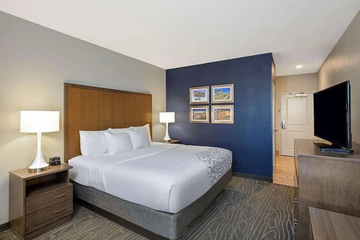 King Room | La Quinta Kingman | Pet Friendly - Kingman, AZ
