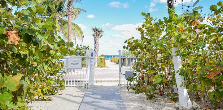 Deluxe 2 Bdr Master Suite Bay View - Miami Beach, FL
