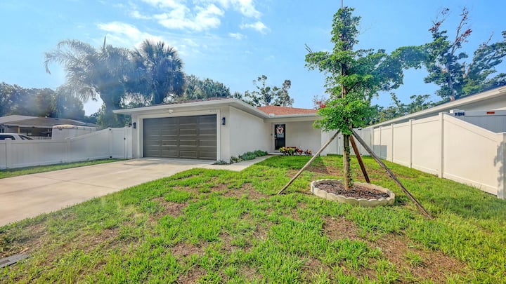 Serene Sarasota Retreat 3br Home Min To Downtown - Sarasota, FL