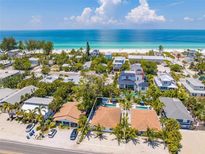 Main St Stunner Steps To Beach, Pool & Spa Duplex - Holmes Beach, FL