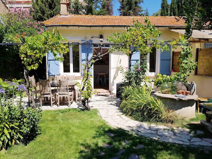 Maisonnette Provençale Avec Terrasse Sous La Vigne - Les Issambres