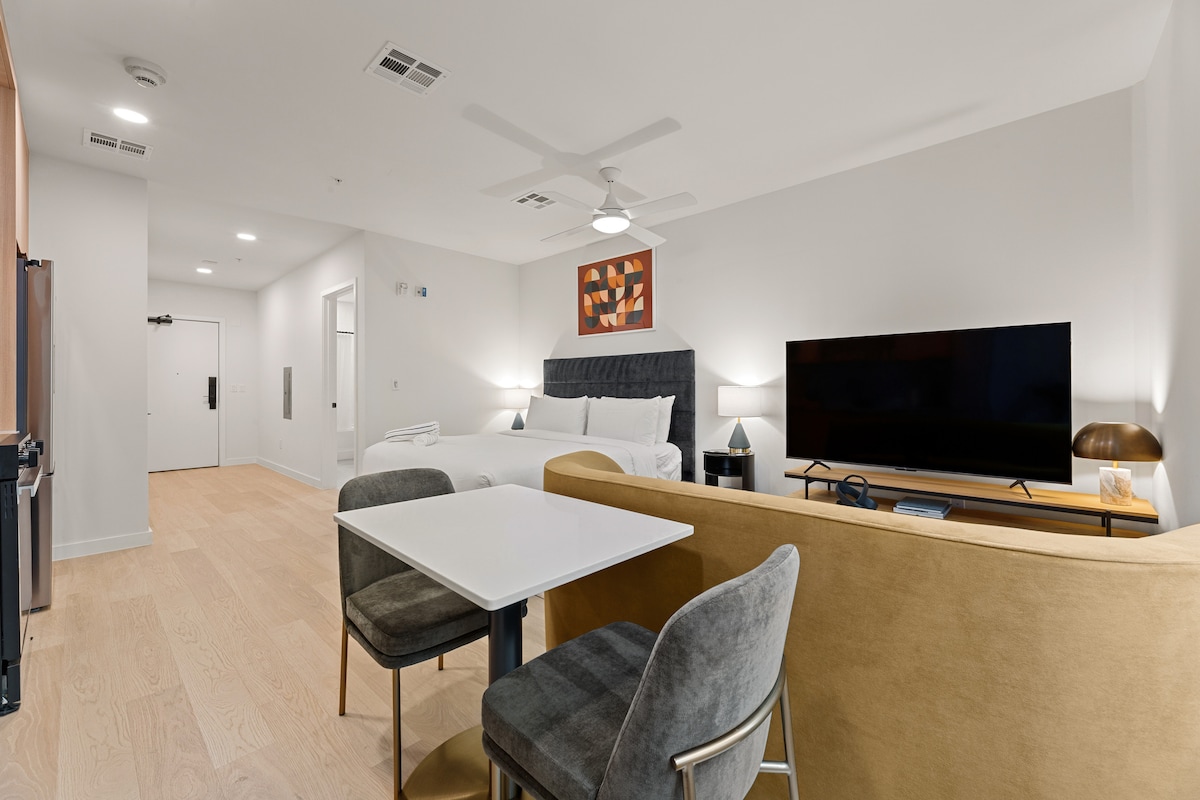Pool, Bar, Dining | Mins from Zilker + Lady Bird