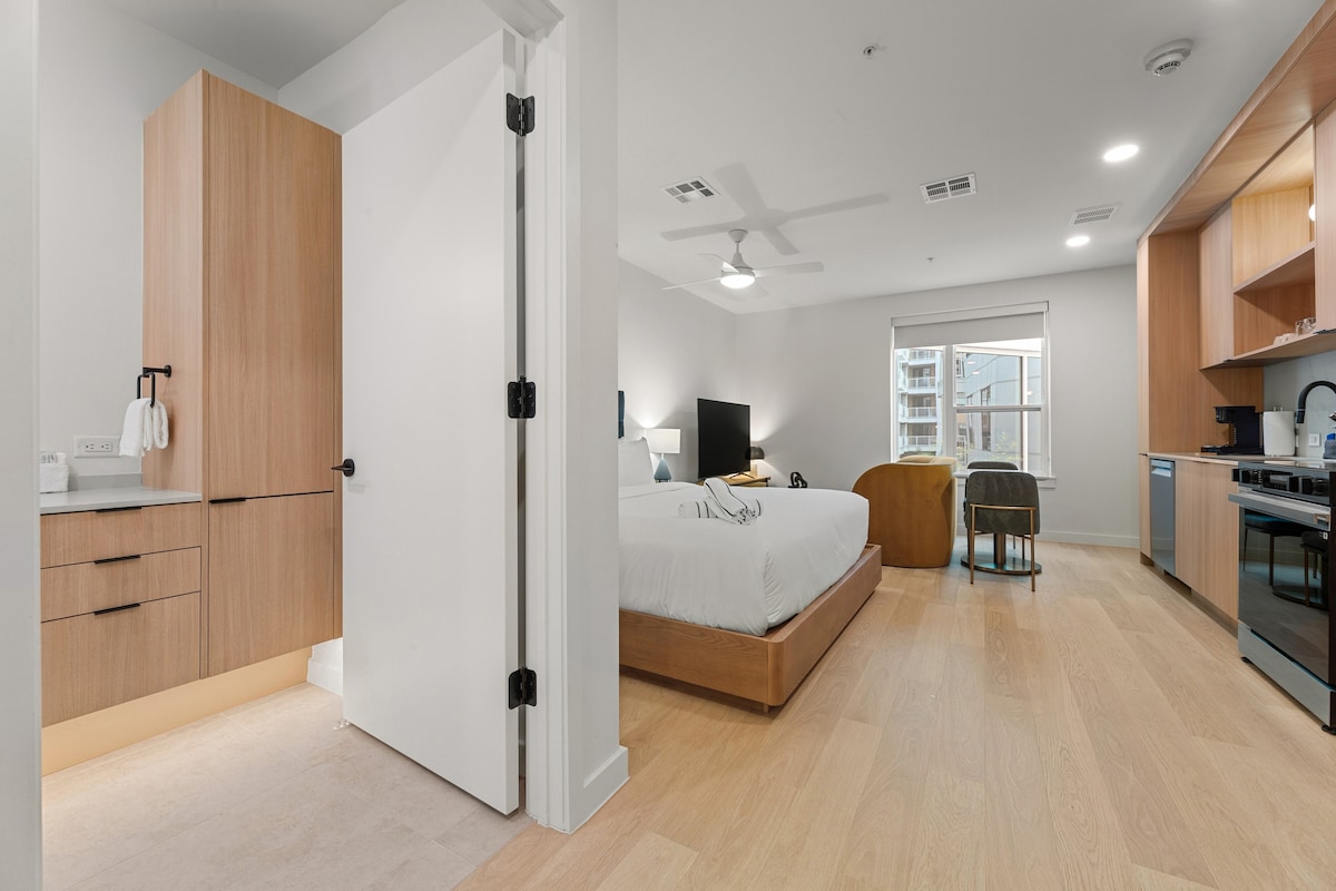 Pool, Bar, Dining | Mins from Zilker + Lady Bird