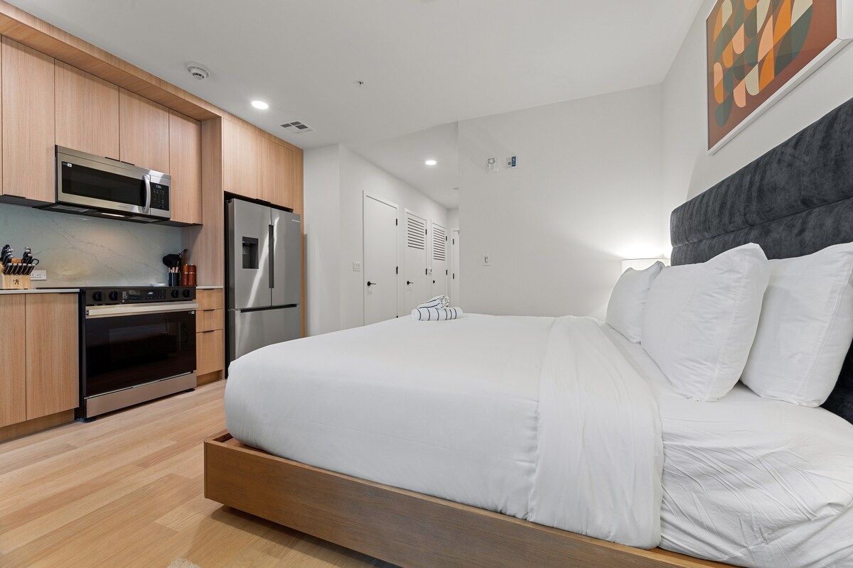 Pool, Bar, Dining | Mins from Zilker + Lady Bird