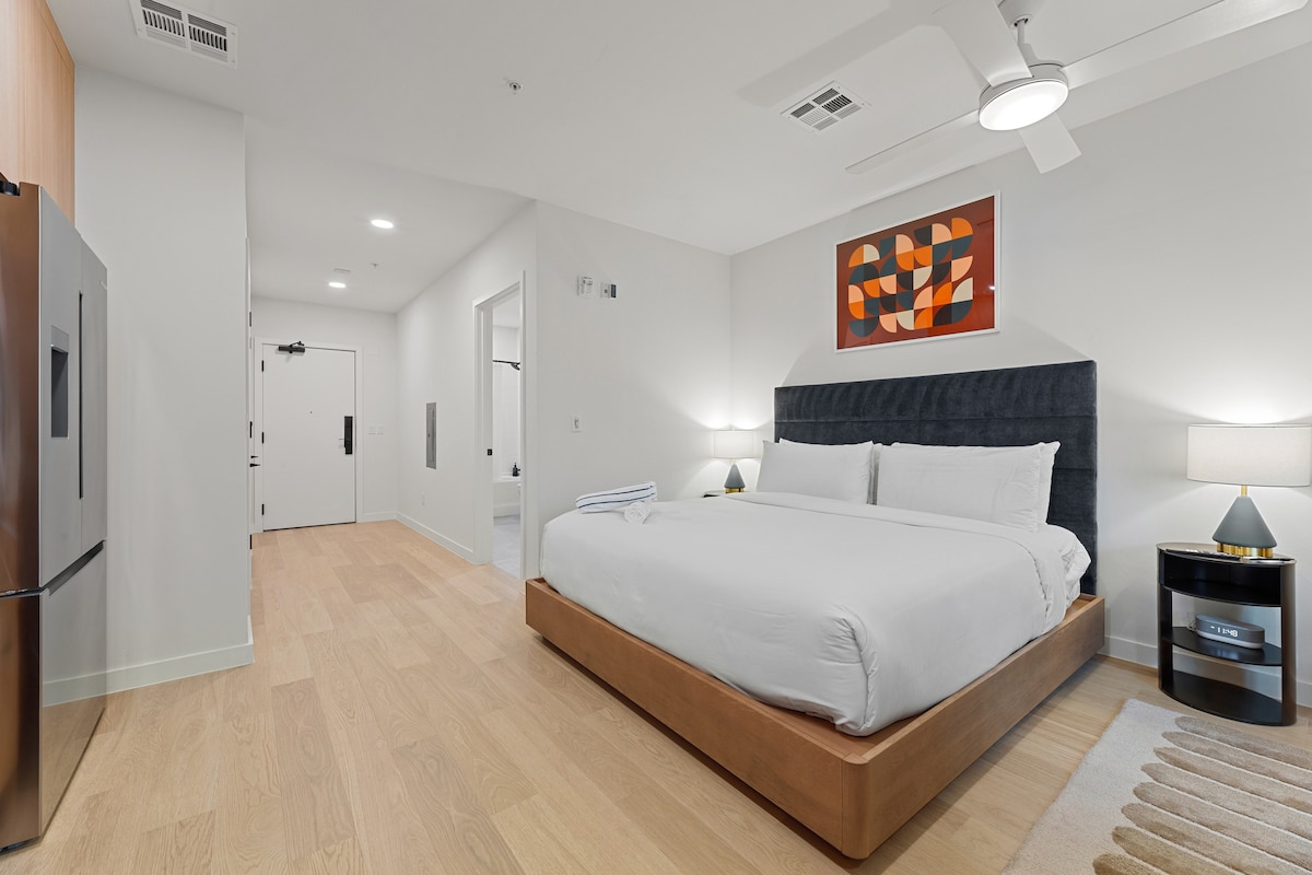 Pool, Bar, Dining | Mins from Zilker + Lady Bird