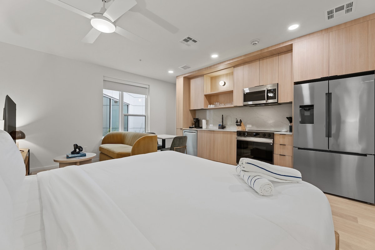 Pool, Bar, Dining | Mins from Zilker + Lady Bird