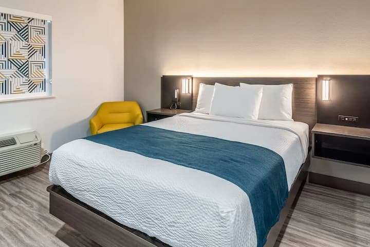 Pet-friendly Accommodation | Free Parking - Mesquite, TX