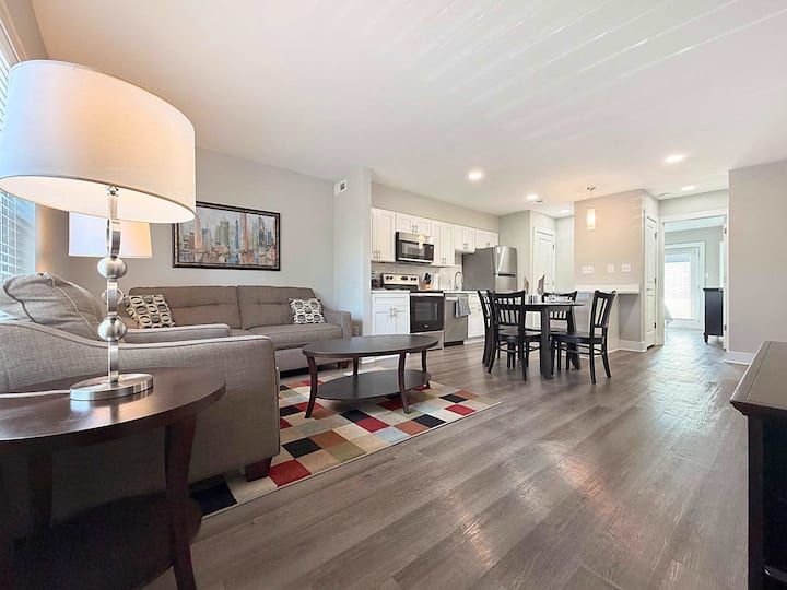 Cozy Virginia Beach Retreat With Private Fenced Pa - Virginia Beach, VA