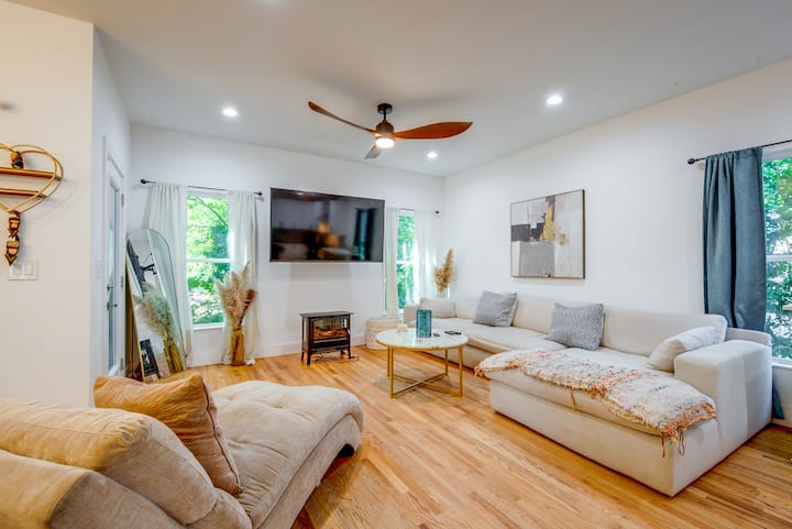 Upper Westside Home W/ Chef's Kitchen & Deck - Atlanta, GA