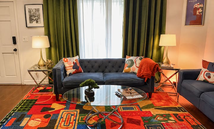 Stylish Hollywood Stay With Free Parking - Beverly Hills, CA