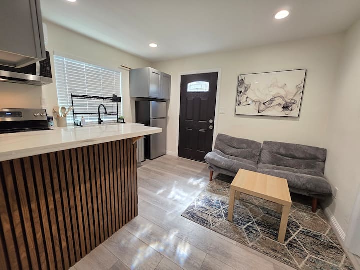 Modern 2br With Full Kitchen & In-unit Laundry - West Covina, CA