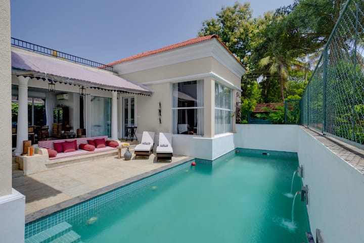 Pool: Swimming pool