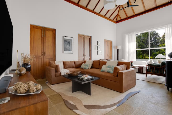 Rooms: Living room