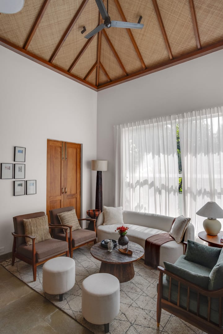 Rooms: Living room